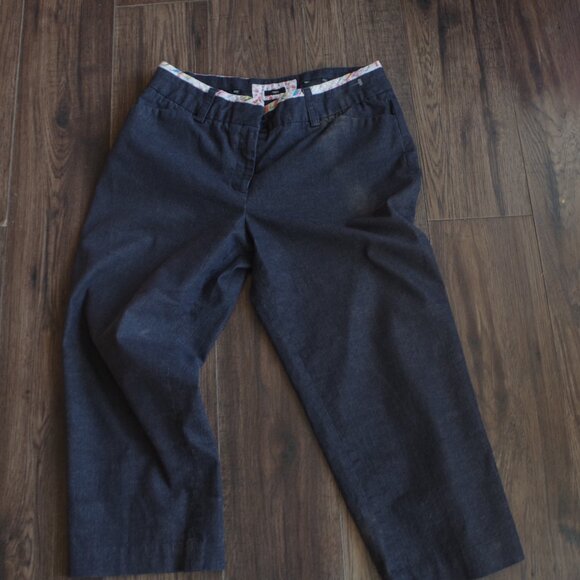 Ladies Grey Color Capris - Picture 1 of 4